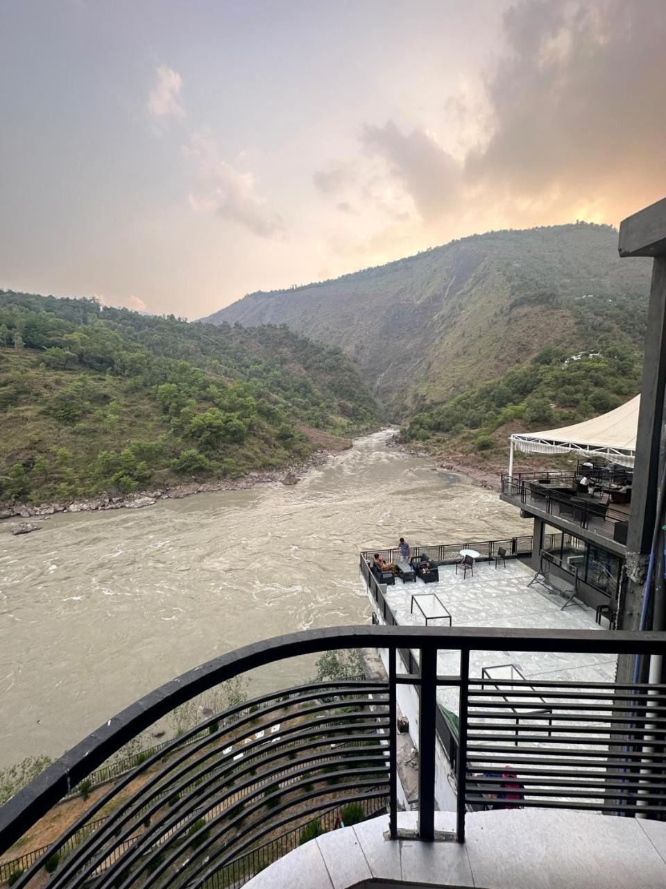 Hotel La Orilla Muzaffarabad Exteriér fotografie